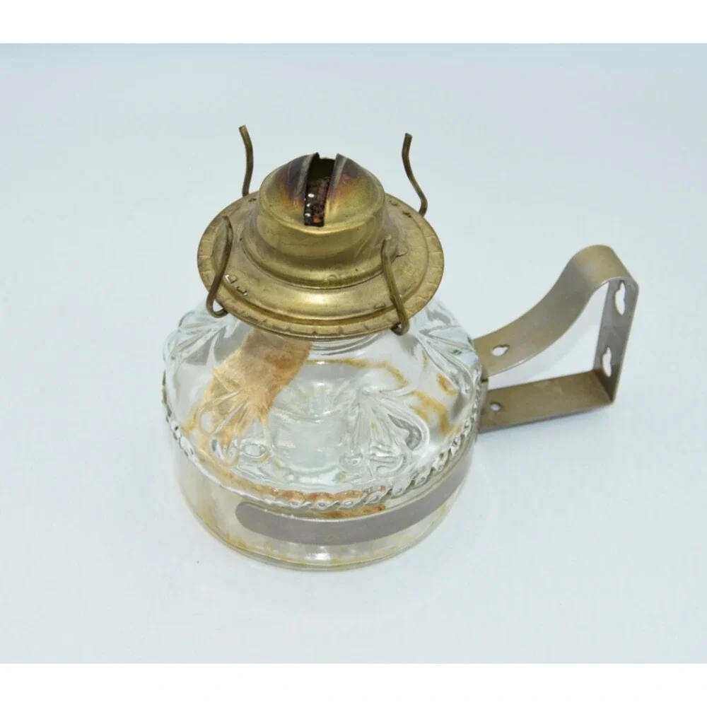 Antique Eagle Thick Glass Oil / Kerosene Lantern Lamp